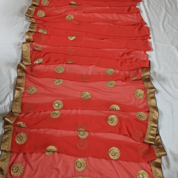 Saree | Sari with readymade blouse - Picture 2 of 10